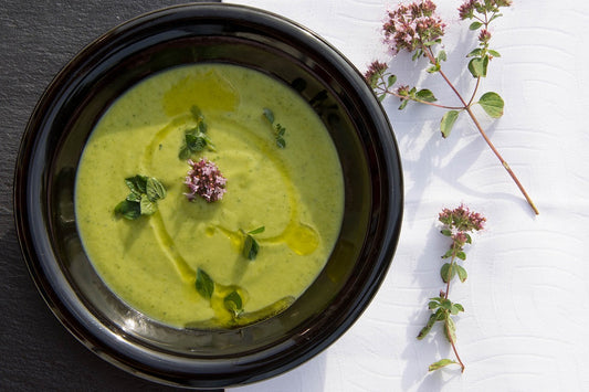 Gaspacho de courgettes aux herbes aromatiques